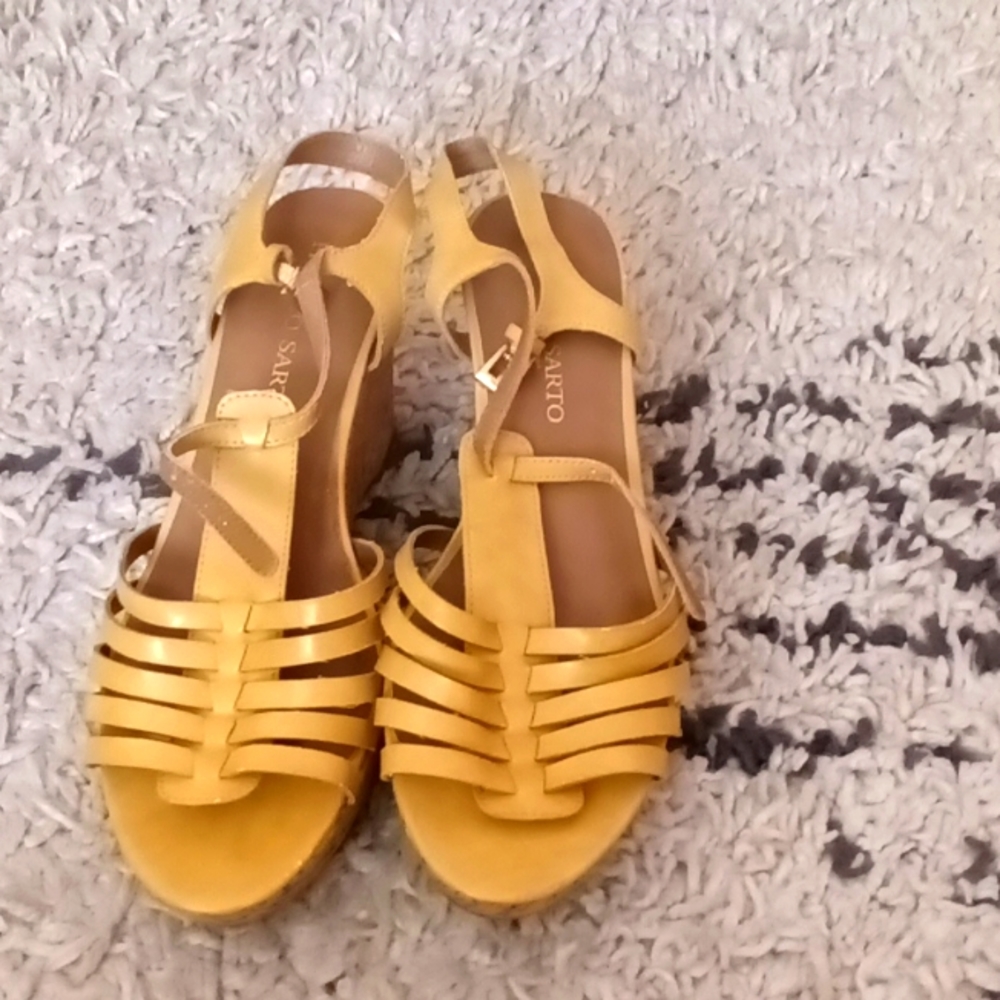 I m selling Franco Sarto sandle wedge